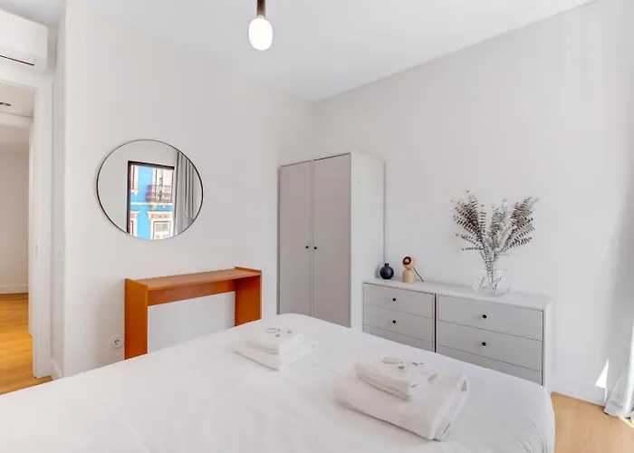 New 2br Fancy Luminous W/ Ac | By Airnest * Lisboa