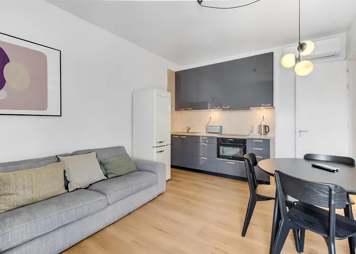 New 2br Fancy Luminous W/ Ac | By Airnest Διαμέρισμα