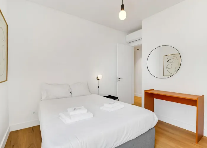 New 2br Fancy Luminous W/ Ac | By Airnest *