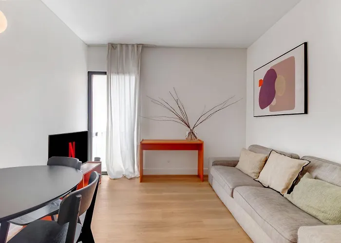 New 2br Fancy Luminous W/ Ac | By Airnest