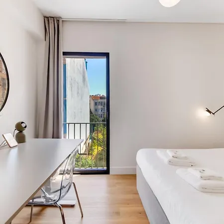 New 2br Fancy Luminous W/ Ac | By Airnest Apartment